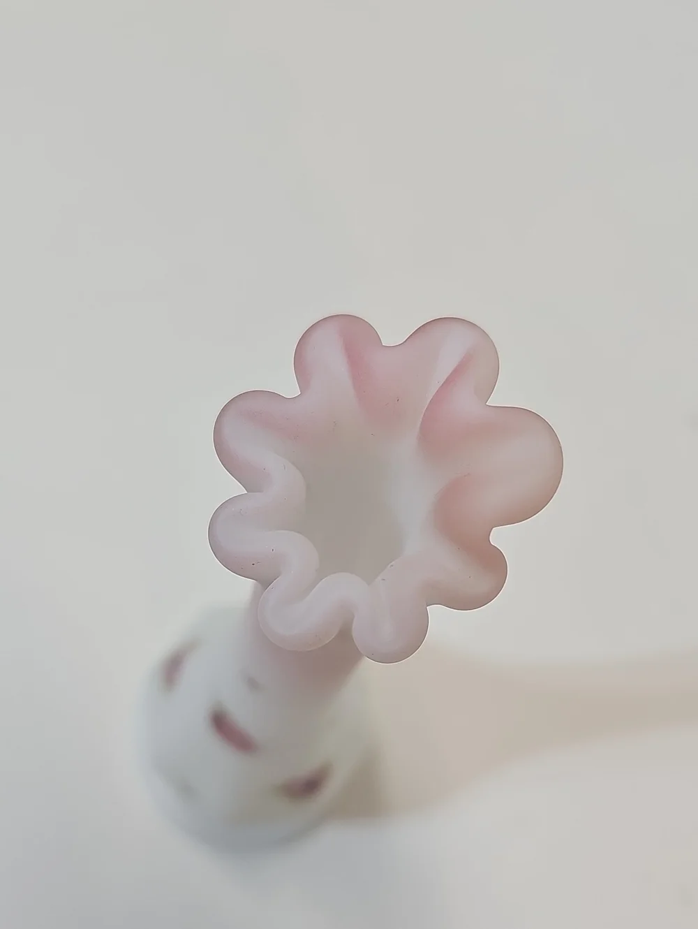 Vintage Fenton Romantic Country Berries + Blossoms White to Pink Swung Bud Vase